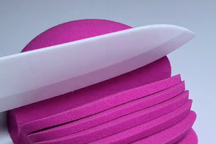 8 tipů, jak si vyhrát s&nbsp;kinetickým pískem - krájení