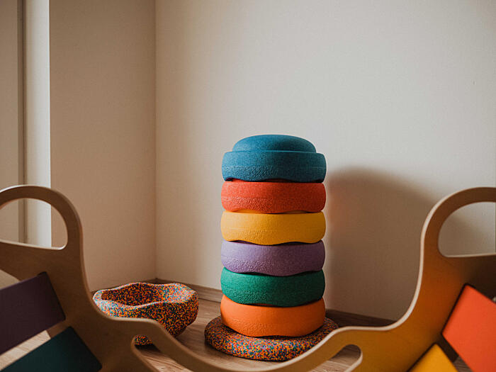 jak si hrát s&nbsp;balančními kameny Stapelstein - balanční most