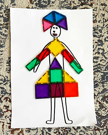 jak si hrát s&nbsp;magnetickou stavebnicí Connetix - oblékání panáčků