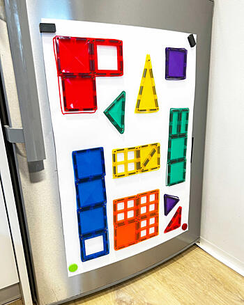 jak si hrát s&nbsp;magnetickou stavebnicí Connetix - trénink tvarů