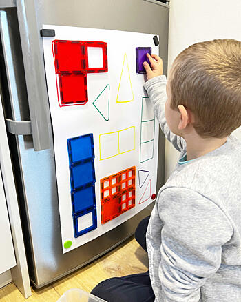 jak si hrát s&nbsp;magnetickou stavebnicí Connetix - trénink tvarů