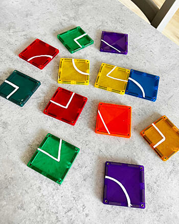 jak si hrát s&nbsp;magnetickou stavebnicí Connetix - trénink tvarů