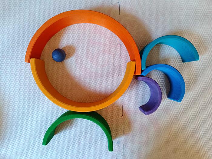 jak si hrát s&nbsp;dřevěnou duhou Goki - 2D stavba ryba