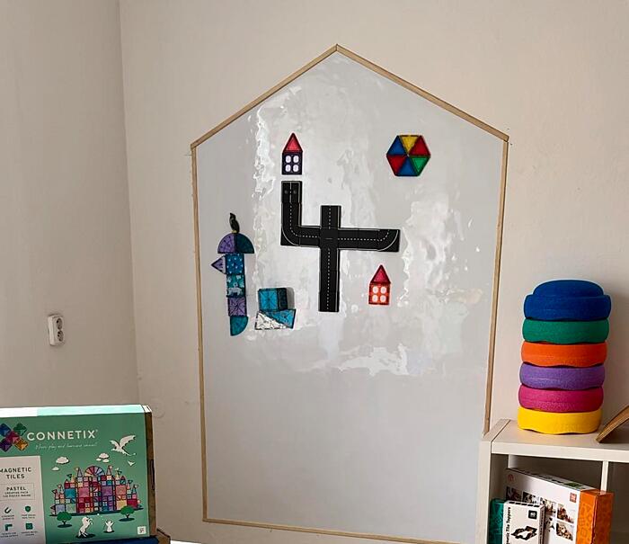 netradiční nápady na&nbsp;hru s&nbsp;magnetickými stavebnicemi - Magnetická fólie